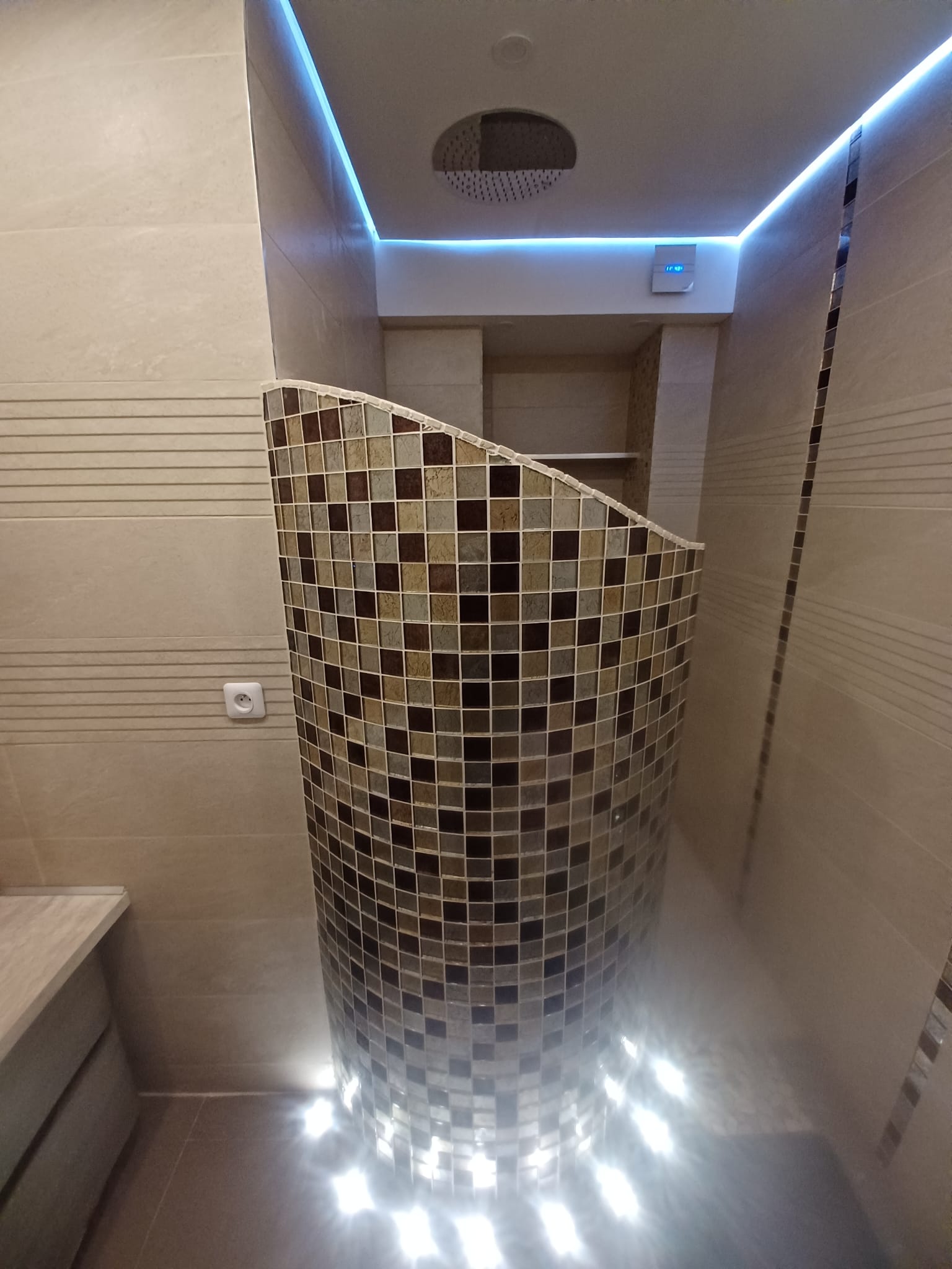 Douche à l'italienne moderne - 