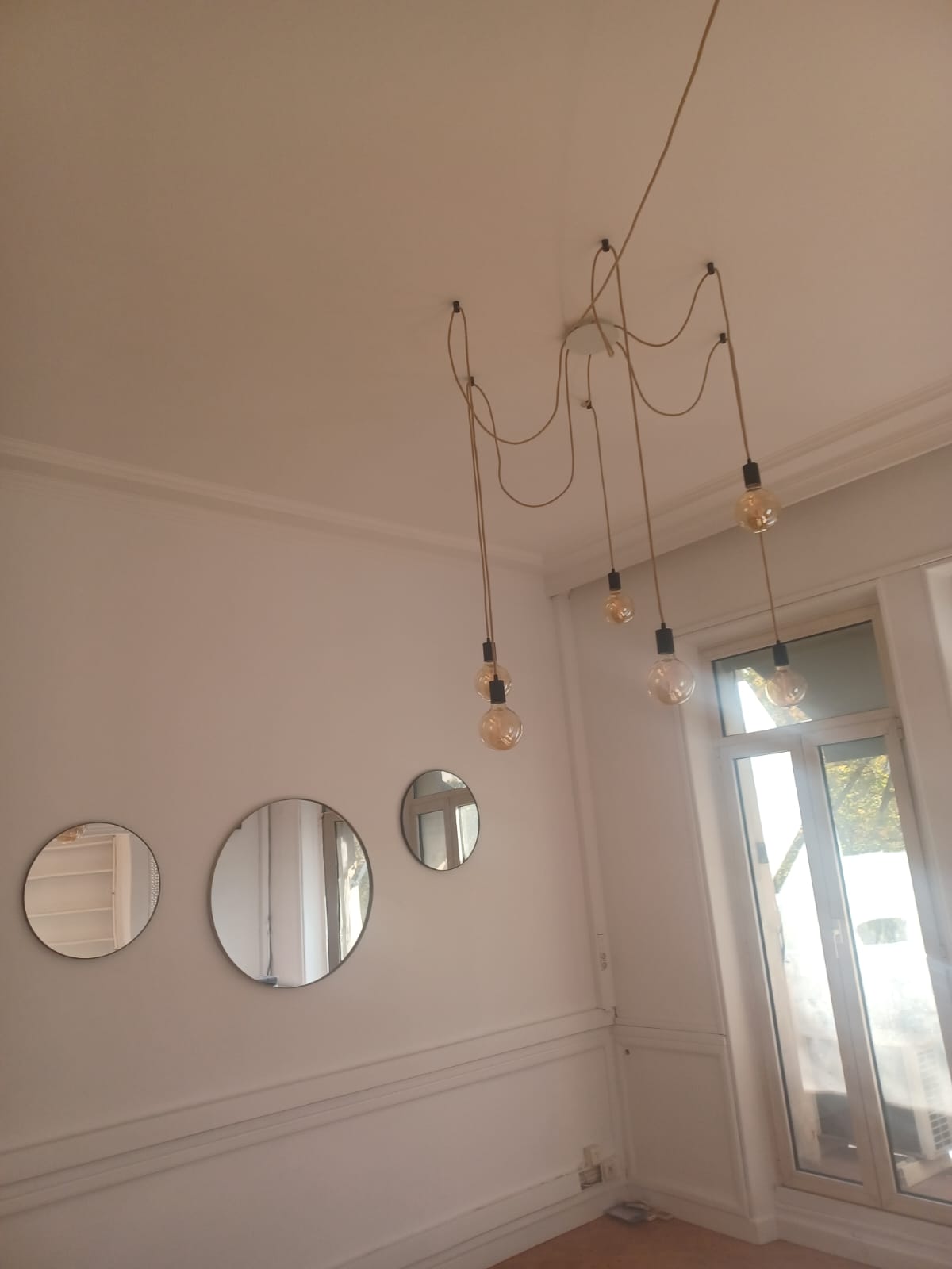 Éclairage et ambiance d'un salon classique - 